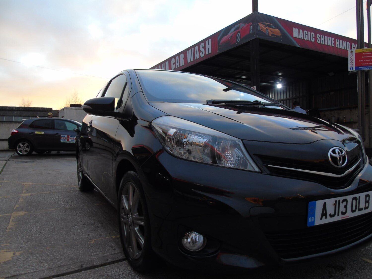 2013 Toyota Yaris 1.33 VVT-i SR 3dr HATCHBACK Petrol Manual