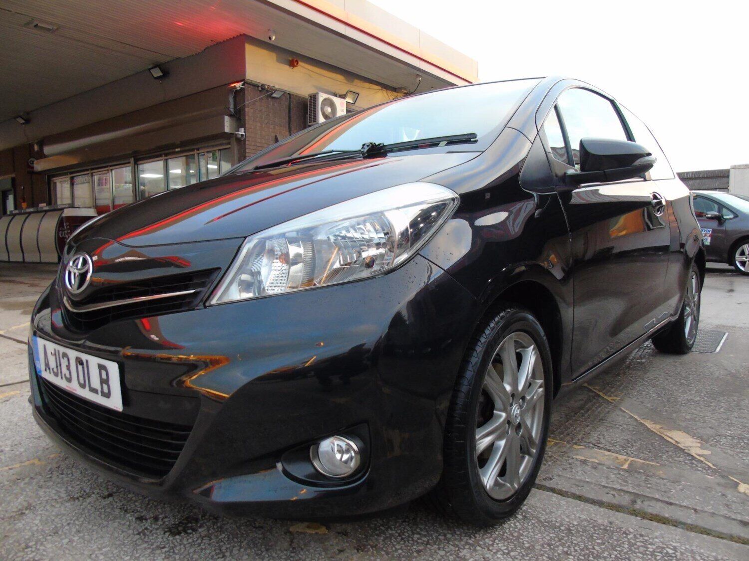2013 Toyota Yaris 1.33 VVT-i SR 3dr HATCHBACK Petrol Manual