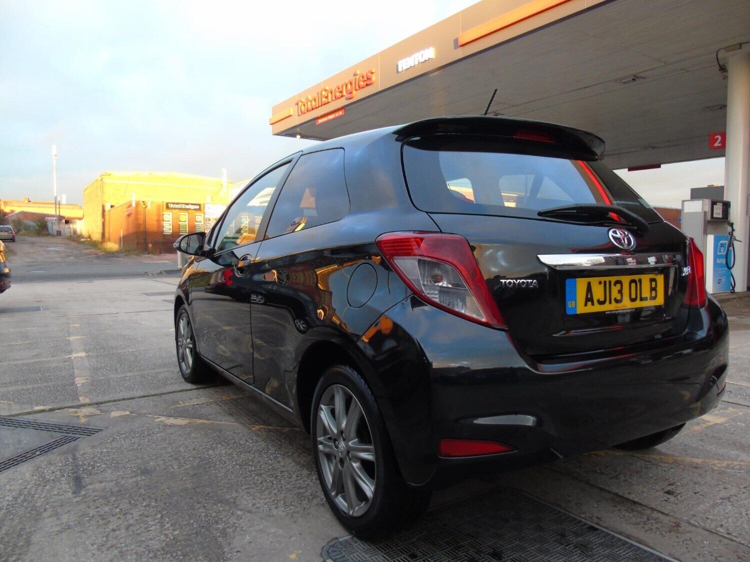 2013 Toyota Yaris 1.33 VVT-i SR 3dr HATCHBACK Petrol Manual