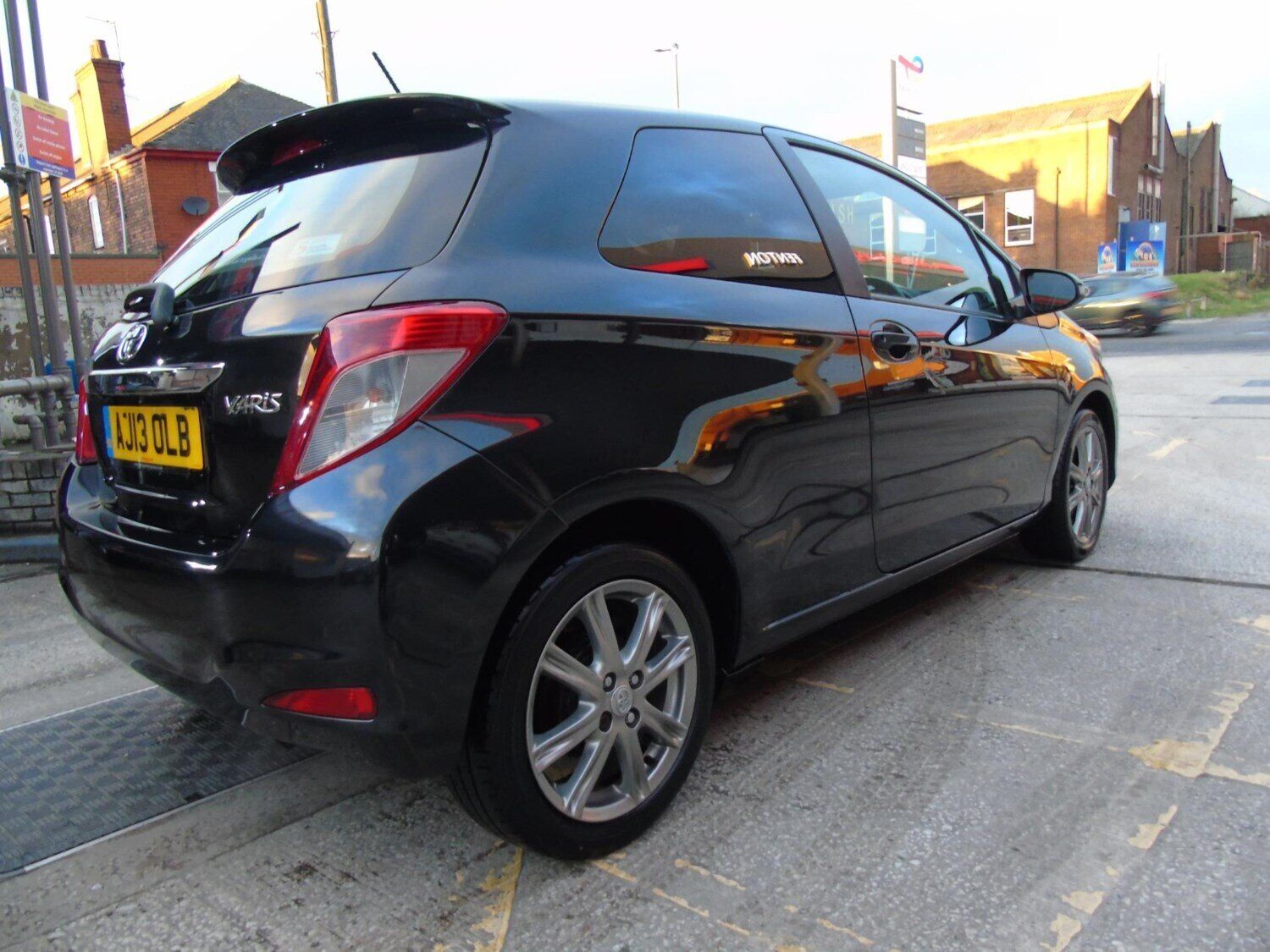 2013 Toyota Yaris 1.33 VVT-i SR 3dr HATCHBACK Petrol Manual