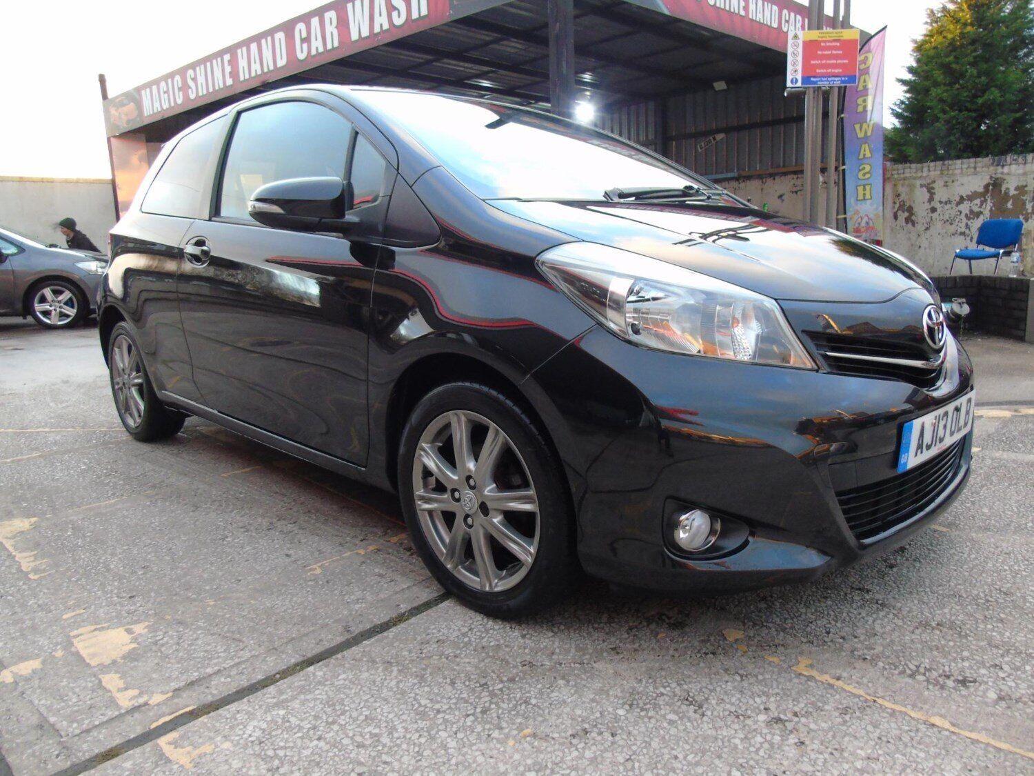2013 Toyota Yaris 1.33 VVT-i SR 3dr HATCHBACK Petrol Manual