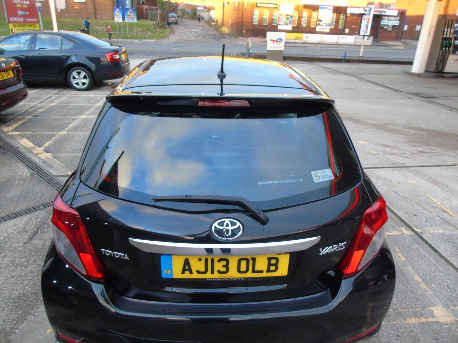 2013 Toyota Yaris 1.33 VVT-i SR 3dr HATCHBACK Petrol Manual