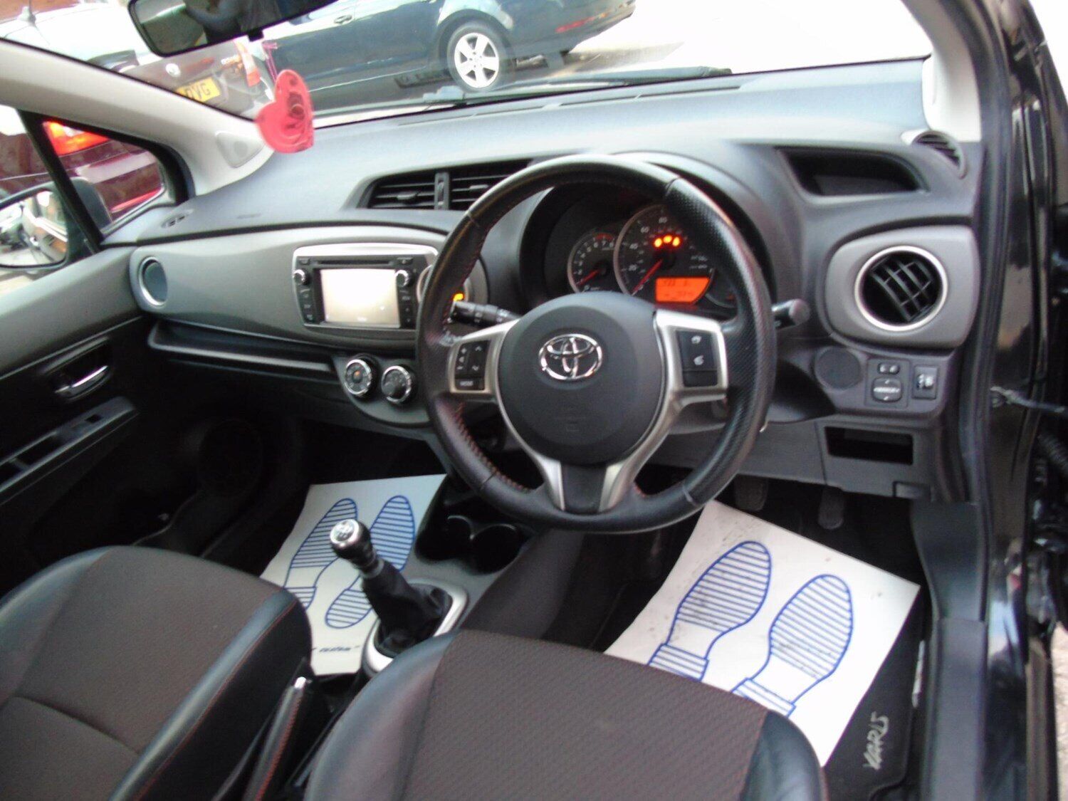 2013 Toyota Yaris 1.33 VVT-i SR 3dr HATCHBACK Petrol Manual