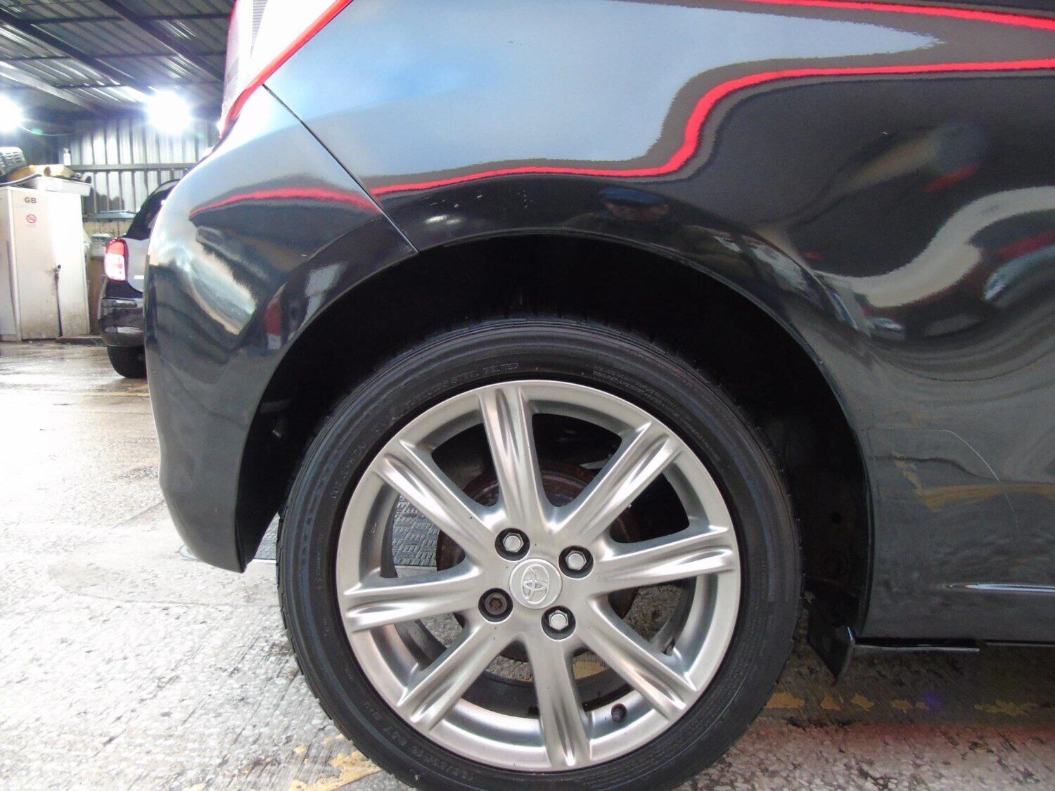 2013 Toyota Yaris 1.33 VVT-i SR 3dr HATCHBACK Petrol Manual