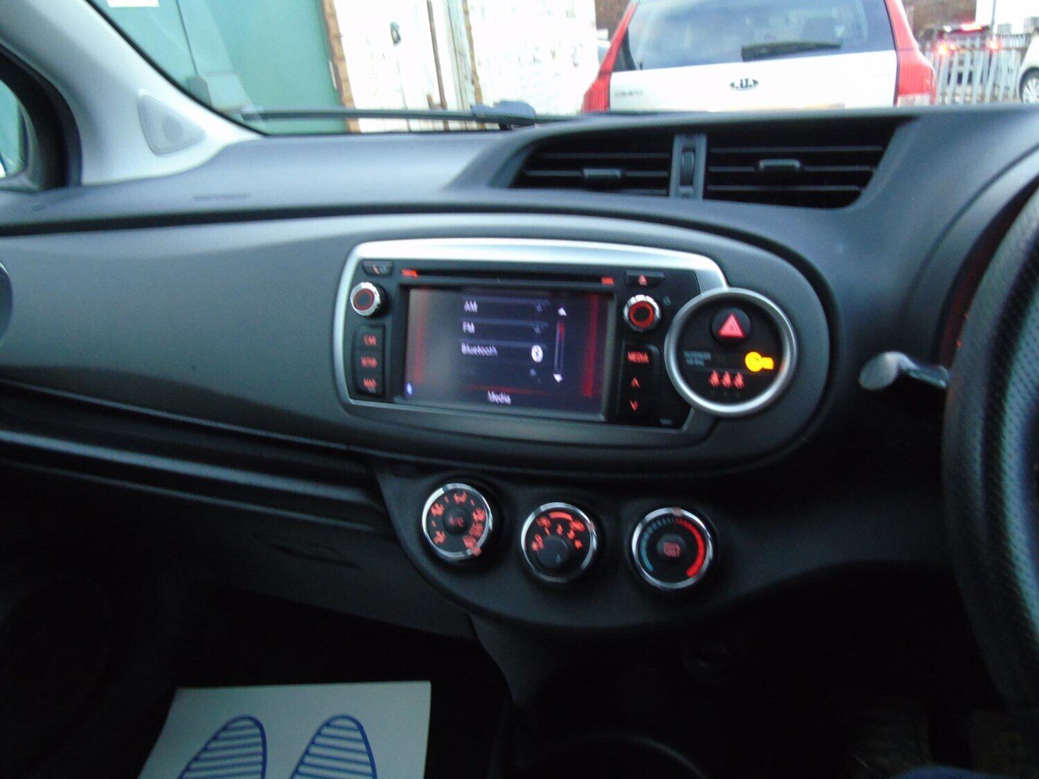 2013 Toyota Yaris 1.33 VVT-i SR 3dr HATCHBACK Petrol Manual